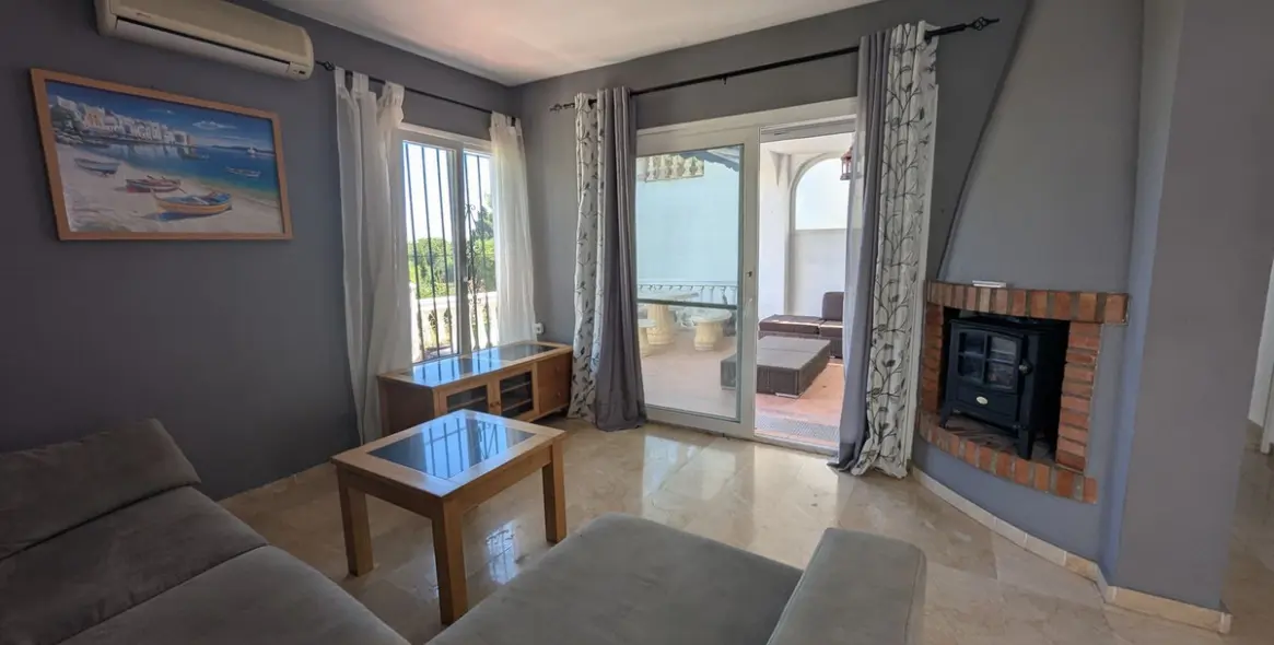 Sale of townhouse in Calahonda 21