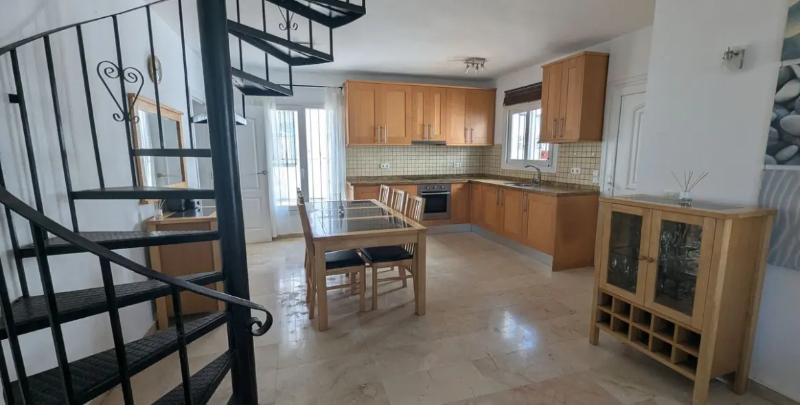 Sale of townhouse in Calahonda 23