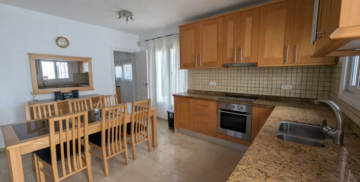 Sale of townhouse in Calahonda 27