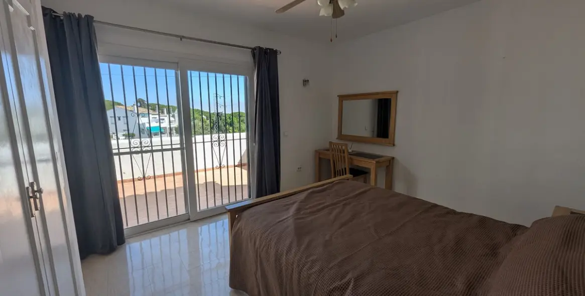 Sale of townhouse in Calahonda 32