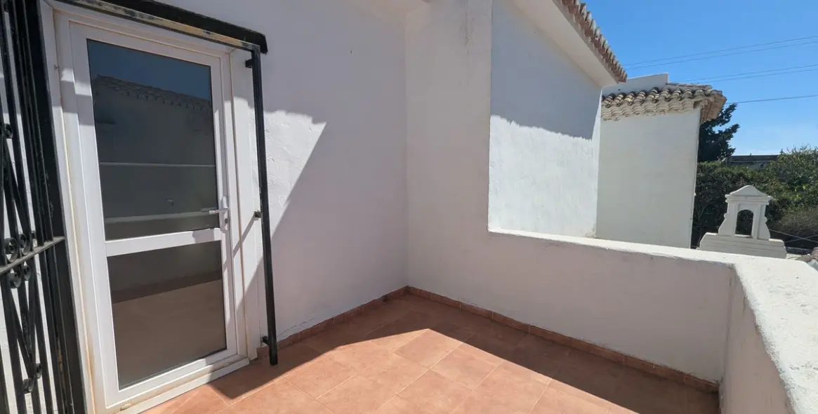 Sale of townhouse in Calahonda 33