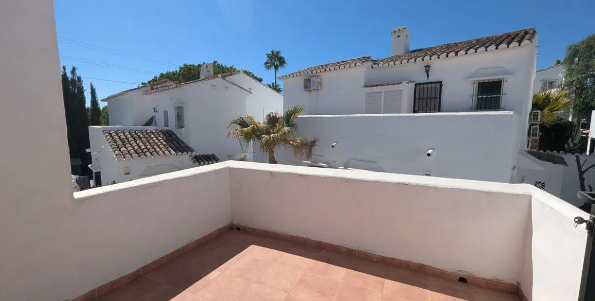 Sale of townhouse in Calahonda 34