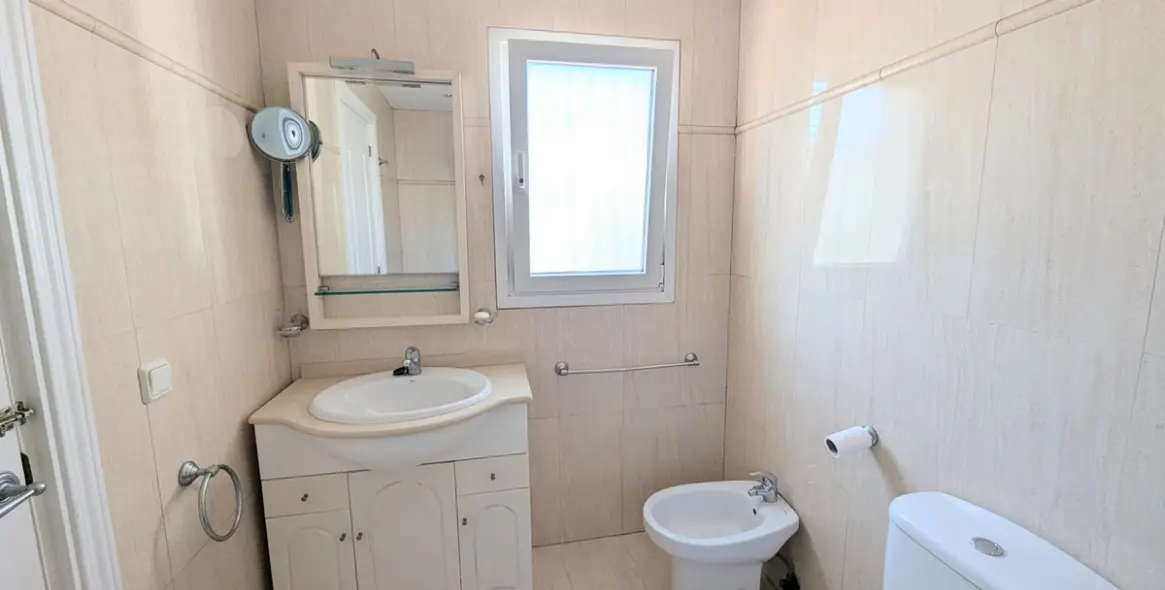 Sale of townhouse in Calahonda 37