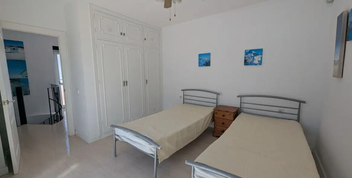 Sale of townhouse in Calahonda 39