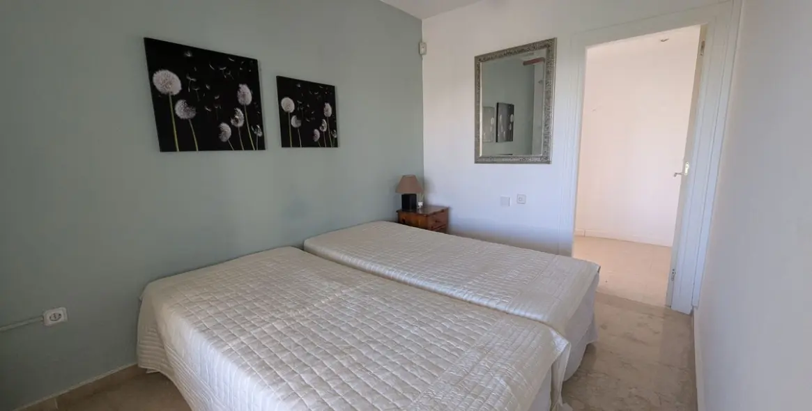 Sale of townhouse in Calahonda 44