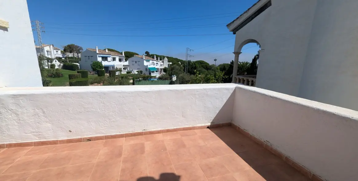 Sale of townhouse in Calahonda 46