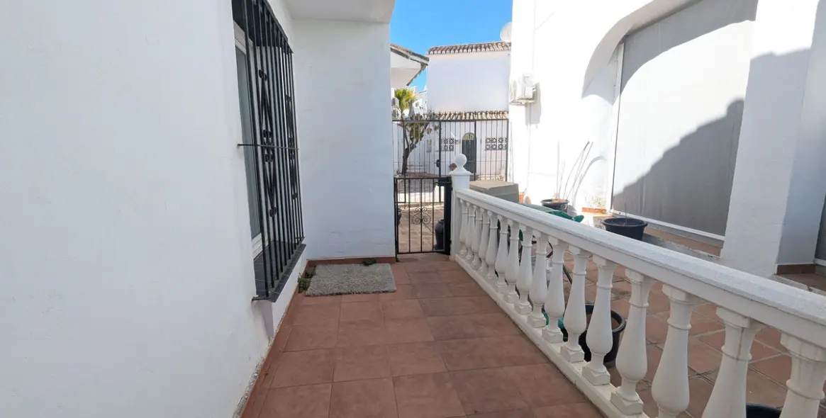 Sale of townhouse in Calahonda 50