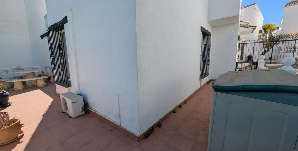 Sale of townhouse in Calahonda 51