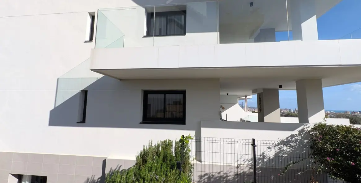 Продажа апартаментов на первом этаже в Mijas Costa 6