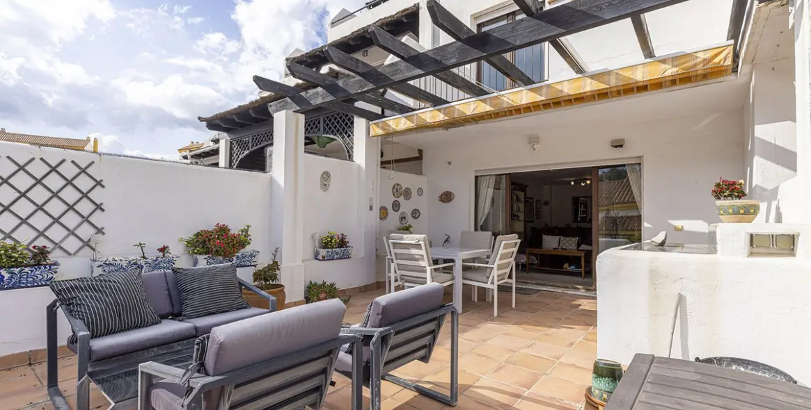 Sale of townhouse in La Duquesa 5