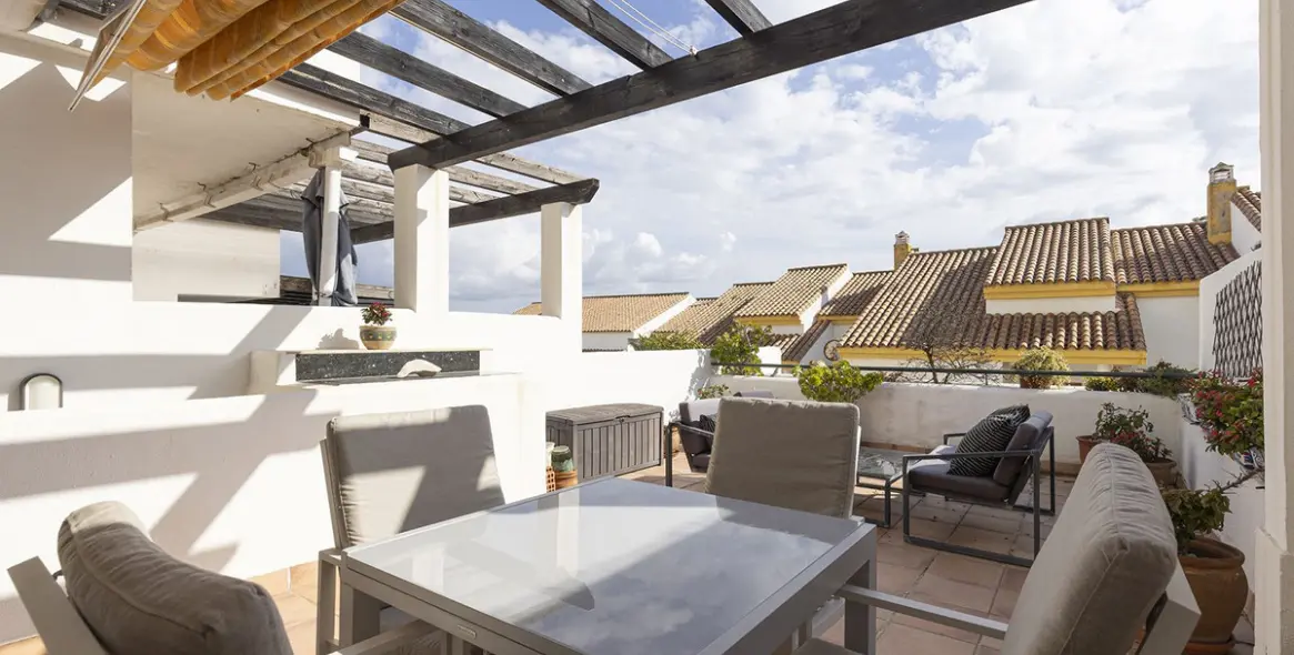 Sale of townhouse in La Duquesa 11
