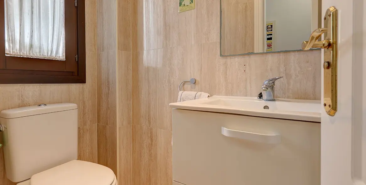 Sale of townhouse in La Duquesa 16