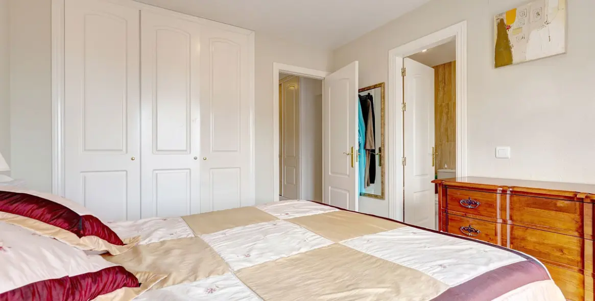 Sale of townhouse in La Duquesa 19