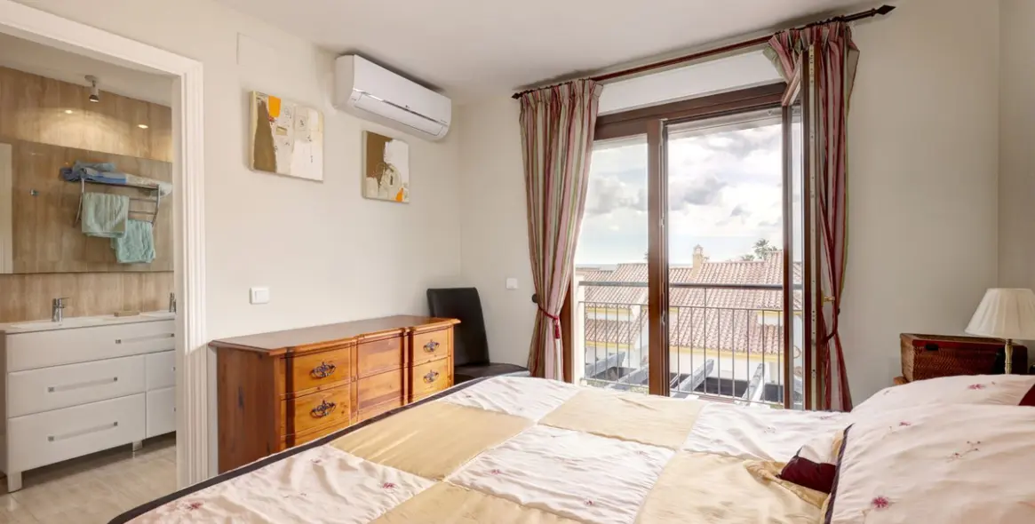 Sale of townhouse in La Duquesa 20