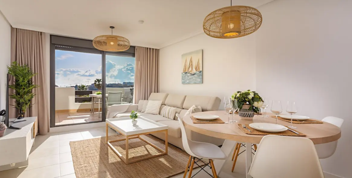 Продажа двухуровневого пентхауса в Estepona 1