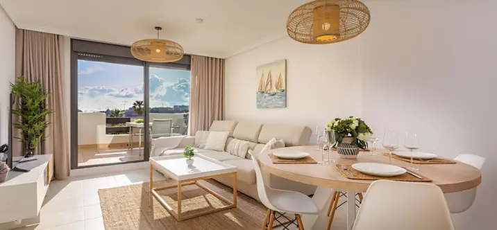 Продажа двухуровневого пентхауса в Estepona 0