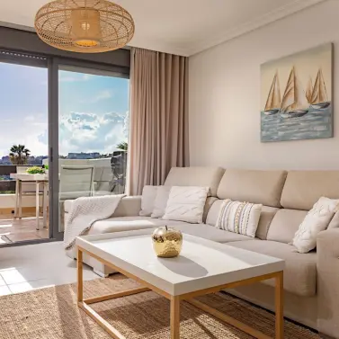 Продажа двухуровневого пентхауса в Estepona