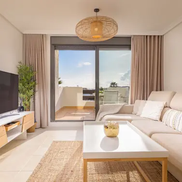 Продажа двухуровневого пентхауса в Estepona