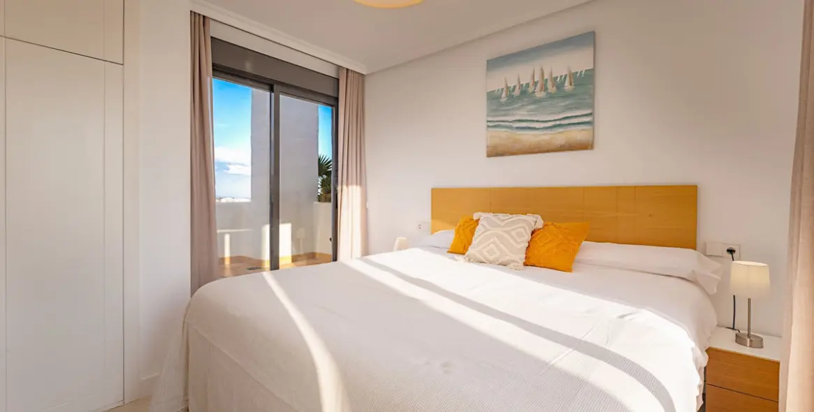 Продажа двухуровневого пентхауса в Estepona 9