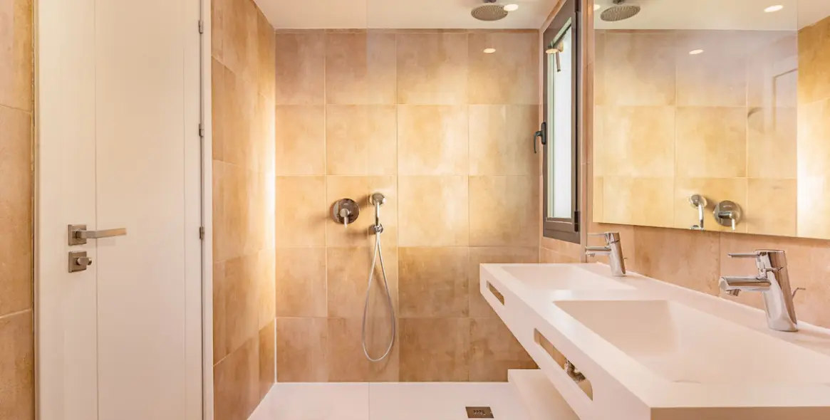 Продажа двухуровневого пентхауса в Estepona 11