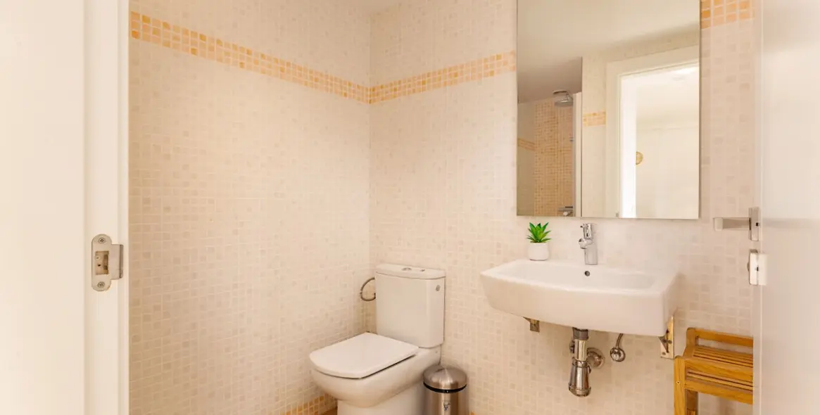 Продажа двухуровневого пентхауса в Estepona 14