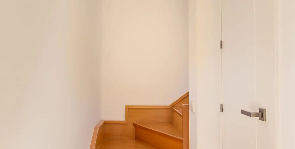 Продажа двухуровневого пентхауса в Estepona 16