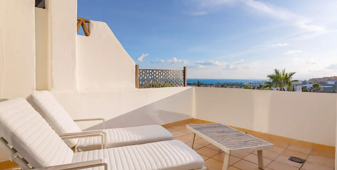 Продажа двухуровневого пентхауса в Estepona 17