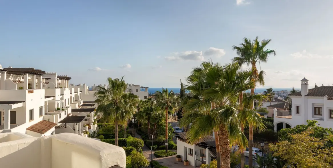 Продажа двухуровневого пентхауса в Estepona 19