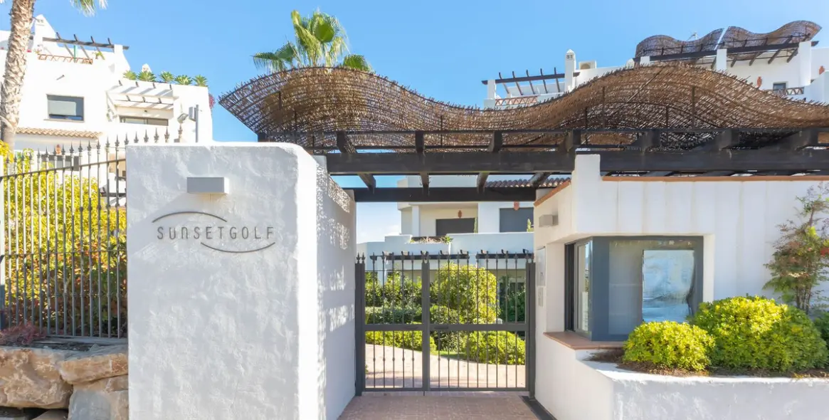 Продажа двухуровневого пентхауса в Estepona 24