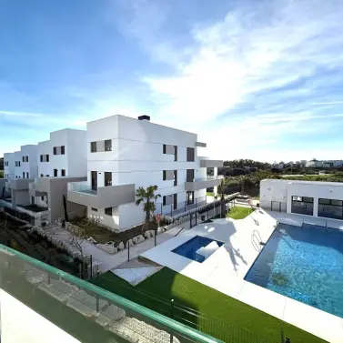 Продажа апартаментов на среднем этаже в Estepona