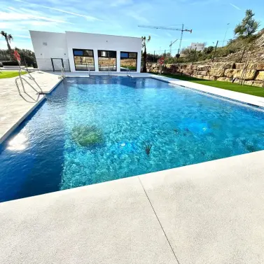 Продажа апартаментов на среднем этаже в Estepona