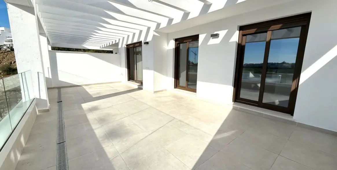 Продажа апартаментов на среднем этаже в Estepona 4