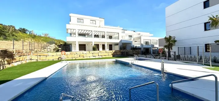 Продажа апартаментов на среднем этаже в Estepona 4