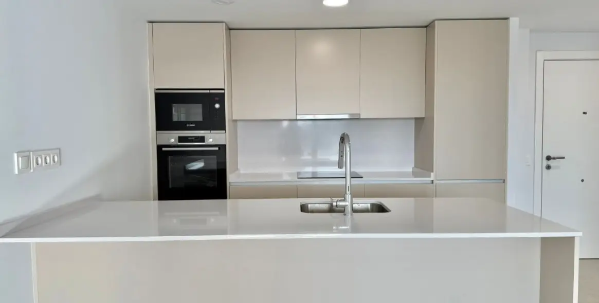 Продажа апартаментов на среднем этаже в Estepona 6