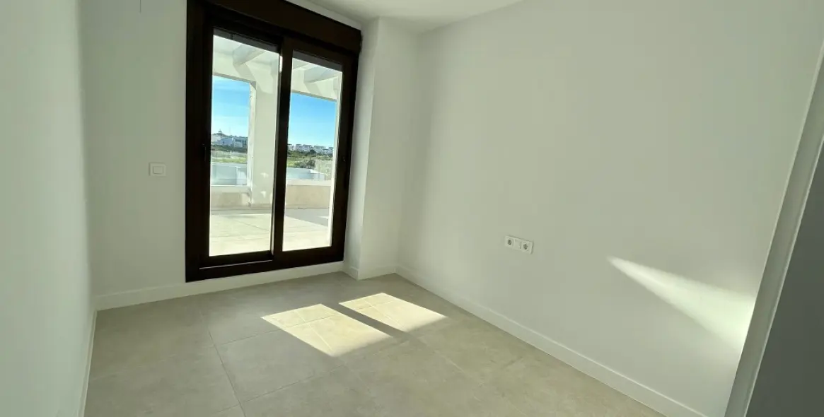 Продажа апартаментов на среднем этаже в Estepona 11