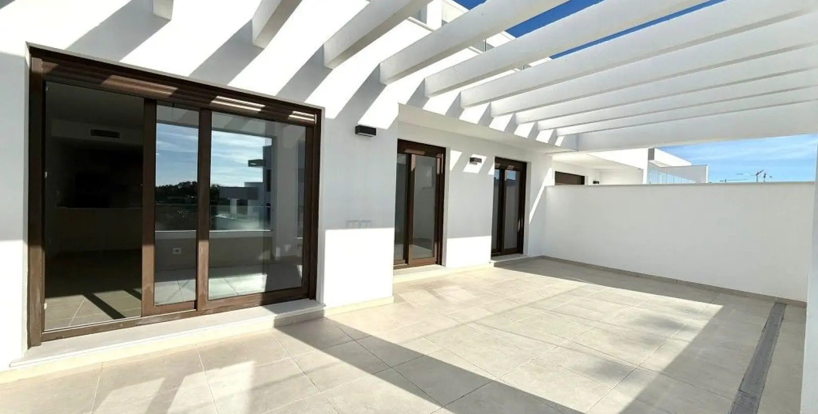 Продажа апартаментов на среднем этаже в Estepona 1