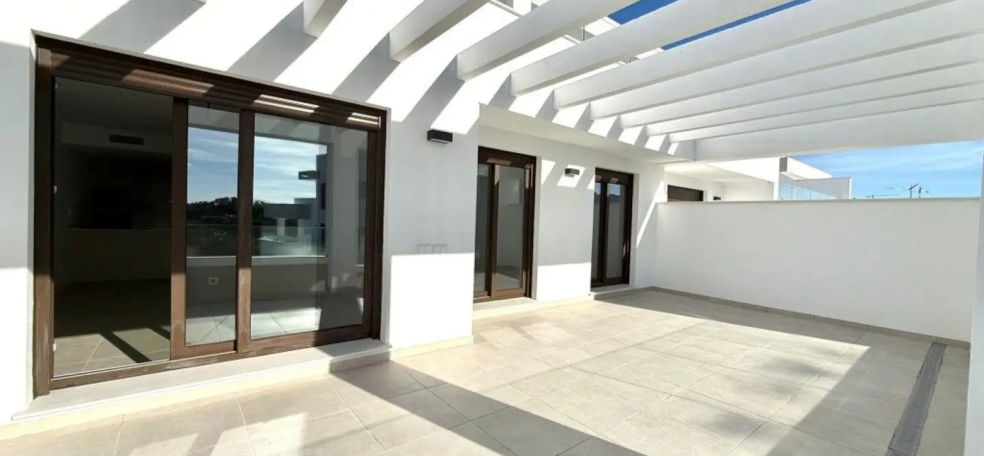 Sale of middle floor apartment in Estepona 0