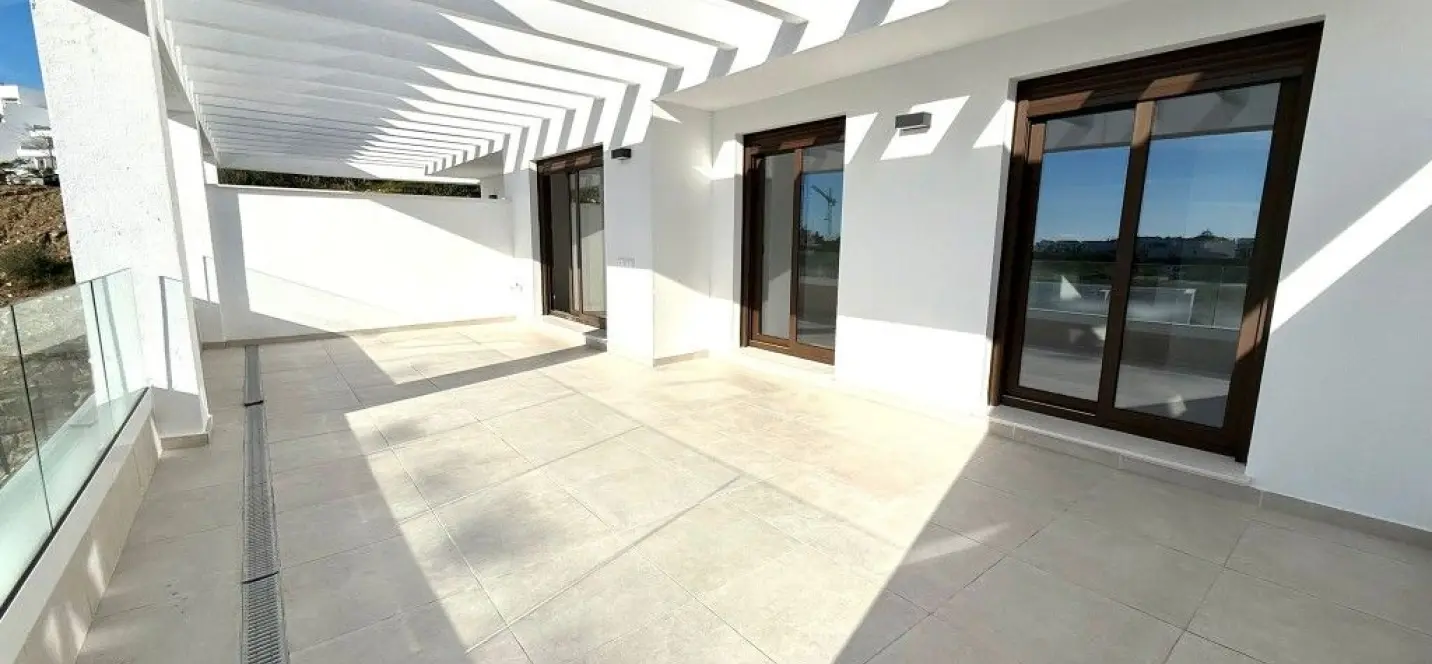 Sale of middle floor apartment in Estepona 4
