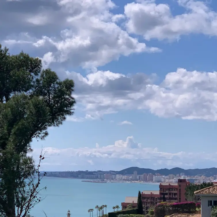 Продажа  жилого участка в Benalmadena