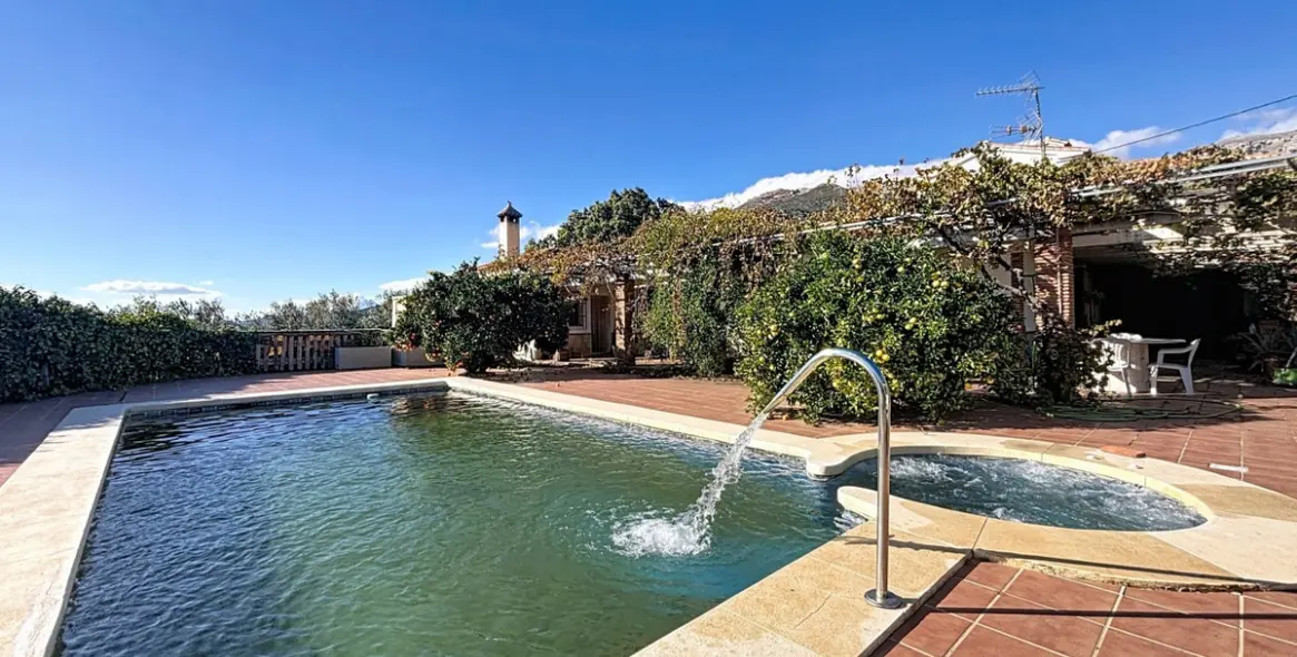 Продажа  отдельно стоящей виллы в Periana 3