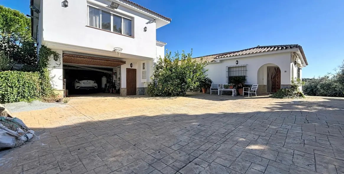 Продажа  отдельно стоящей виллы в Periana 4