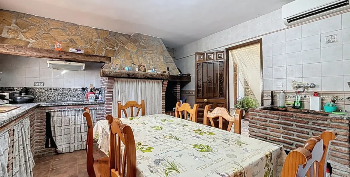 Sale of detached villa in Periana 27