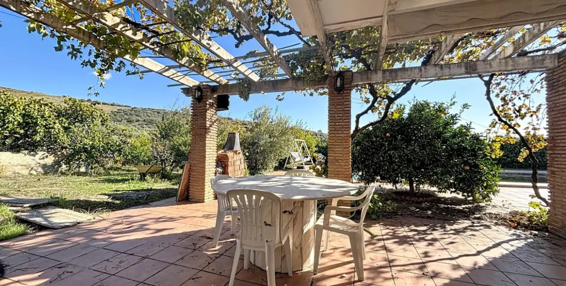 Sale of detached villa in Periana 34