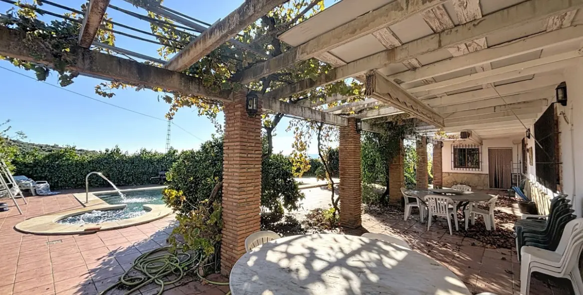 Sale of detached villa in Periana 35