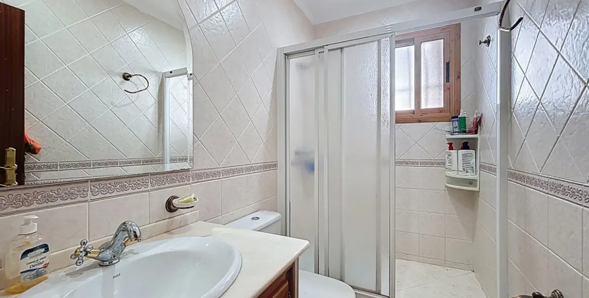 Sale of detached villa in Periana 46