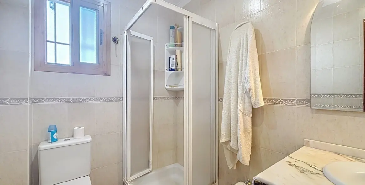 Sale of detached villa in Periana 50