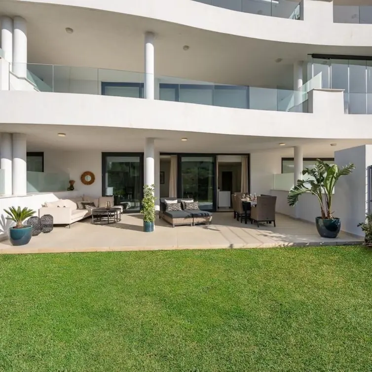 Sale of ground floor apartment in Higueron