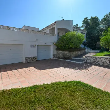 Sale of detached villa in Cerros del Aguila