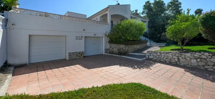 Sale of detached villa in Cerros del Aguila 1