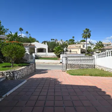 Sale of detached villa in Cerros del Aguila